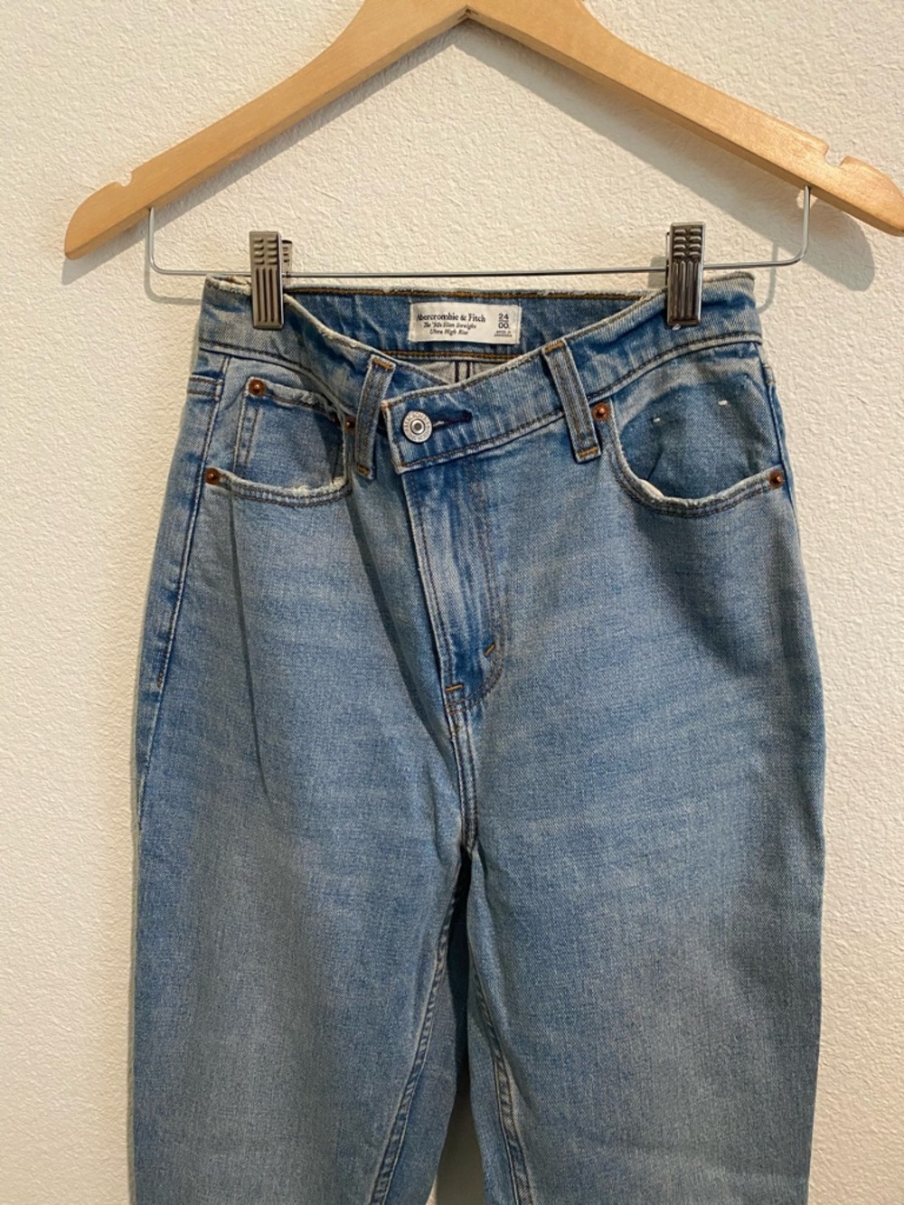 Abercrombie & Fitch Light Blue High-Rise Women's Jeans